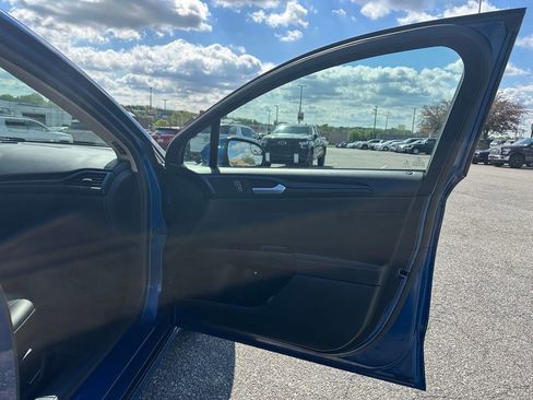 Used 2018 Ford Fusion SE w/ Equipment Group 201A FWD image 20
