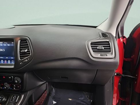 Used 2019 Jeep Compass Trailhawk AWD/4WD image 38