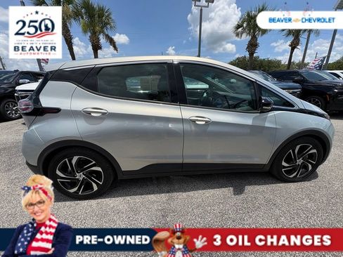 Used 2022 Chevrolet Bolt LT w/ Infotainment Package FWD image 8