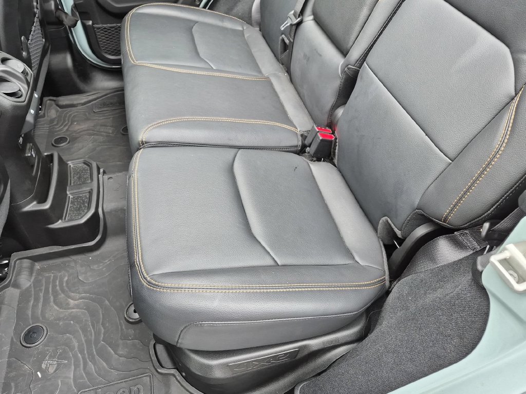 Used 2024 Jeep Wrangler Unlimited Sahara w/ Technology Group AWD/4WD image 24