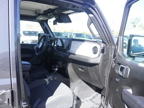 Used 2025 Jeep Wrangler Unlimited Sport AWD/4WD image 28