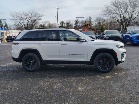 New 2026 Jeep Grand Cherokee Altitude AWD/4WD image 2
