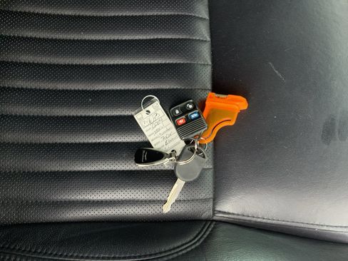 Used 2004 Ford Thunderbird image 33