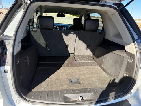 Used 2011 GMC Terrain SLT image 17