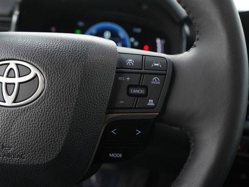 Used 2025 Toyota Camry LE image 25