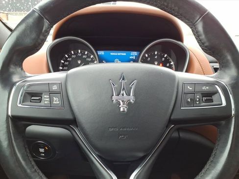 Used 2019 Maserati Levante GranLusso image 25