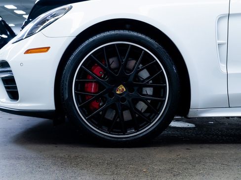 Used 2019 Porsche Panamera Turbo image 7
