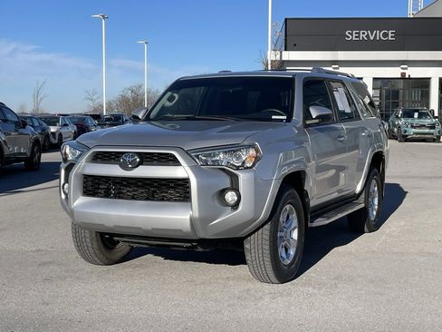 Used 2018 Toyota 4Runner SR5 image 3