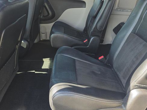 Used 2019 Dodge Grand Caravan SXT image 12