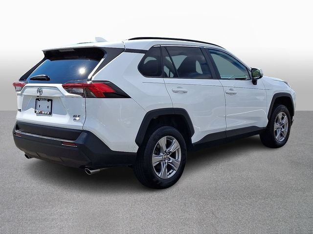 Used 2022 Toyota RAV4 XLE AWD/4WD image 4