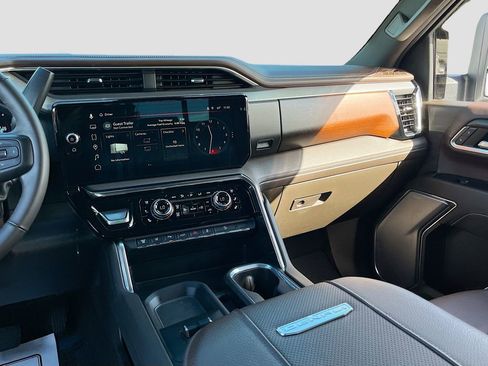Used 2024 GMC Sierra 2500 Denali w/ Denali Reserve Package image 25