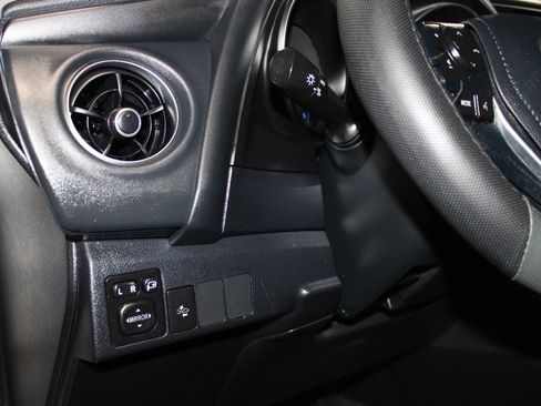 Used 2017 Toyota Corolla iM FWD image 20