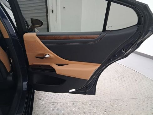 Certified 2025 Lexus ES 350 w/ Premium Package image 32