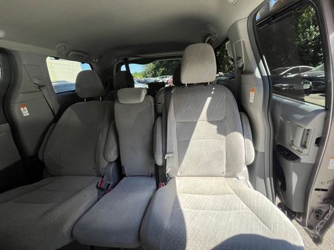 Used 2019 Toyota Sienna LE FWD image 22