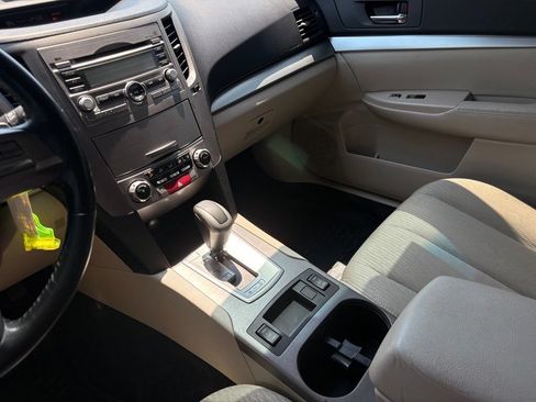 Used 2010 Subaru Outback 2.5i Premium AWD/4WD image 19