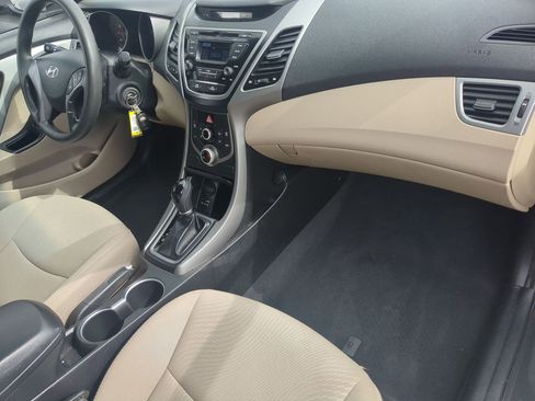 Used 2016 Hyundai Elantra SE image 30