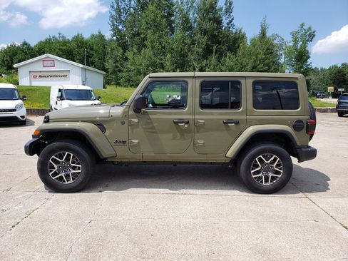 Used 2026 Jeep Wrangler Unlimited Sahara AWD/4WD image 6