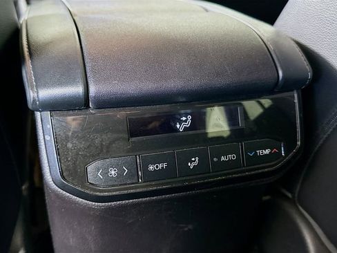 Certified 2023 Toyota Highlander XLE image 26