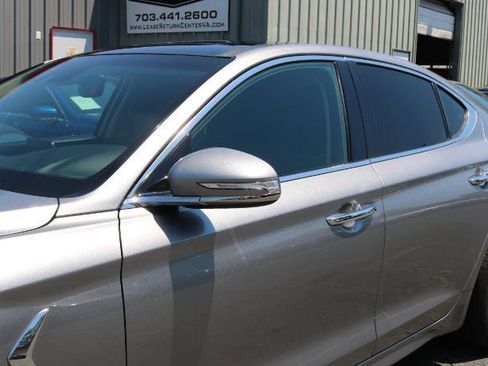 Used 2020 Genesis G70 2.0T w/ Elite Package RWD image 4