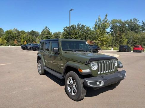 Used 2022 Jeep Wrangler Unlimited Sahara w/ LED Lighting Group AWD/4WD image 7