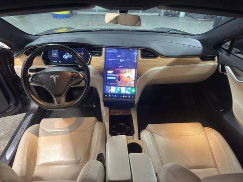 Used 2020 Tesla Model S Long Range Plus image 11