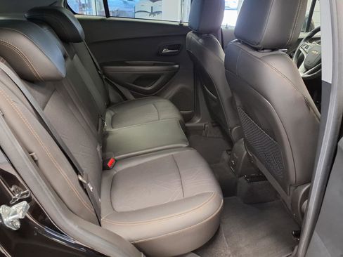 Used 2020 Chevrolet Trax LT w/ LT Convenience Package FWD image 13