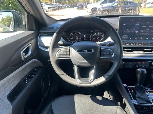 Used 2024 Jeep Compass Latitude AWD/4WD image 13
