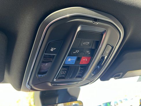 New 2025 Jeep Grand Cherokee Laredo X w/ Luxury Tech Group I image 31