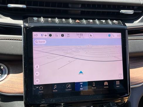 Used 2022 Jeep Grand Cherokee Summit w/ Advanced Protech Group IV AWD/4WD image 19