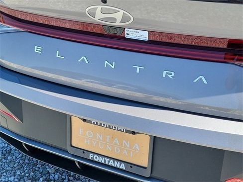 New 2025 Hyundai Elantra SEL image 17