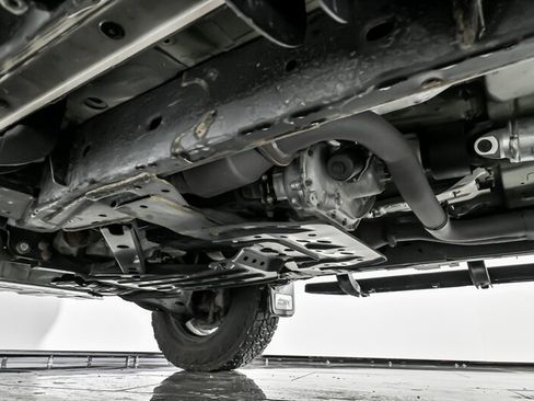 Used 2021 Nissan Titan PRO-4X w/ Pro-4x Convenience Package image 14