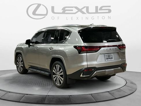 Used 2022 Lexus LX 600 4WD w/ Luxury Package image 3