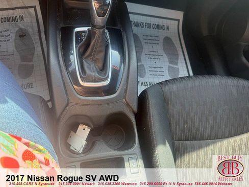 Used 2017 Nissan Rogue SV AWD/4WD image 16