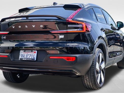 Used 2023 Volvo C40 P8 Recharge Ultimate image 8