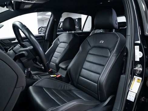 Used 2019 Volkswagen Golf R 4-Door image 17