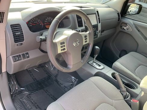 Used 2021 Nissan Frontier SV w/ Midnight Edition Floor Mats image 6