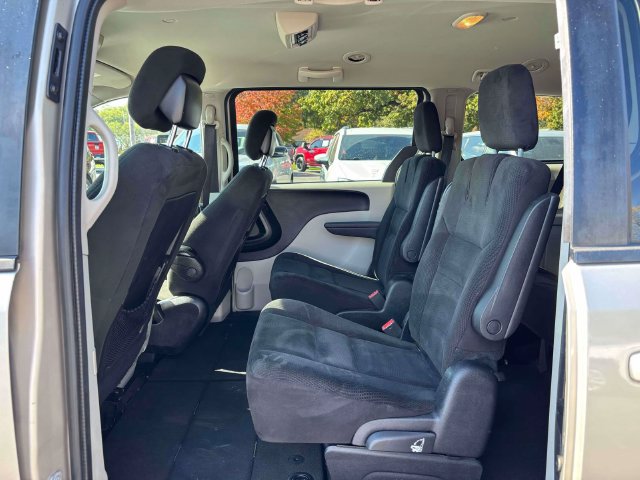 Used 2016 Dodge Grand Caravan SXT FWD image 25