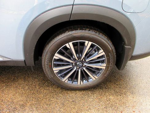 New 2026 Nissan Pathfinder Platinum image 9