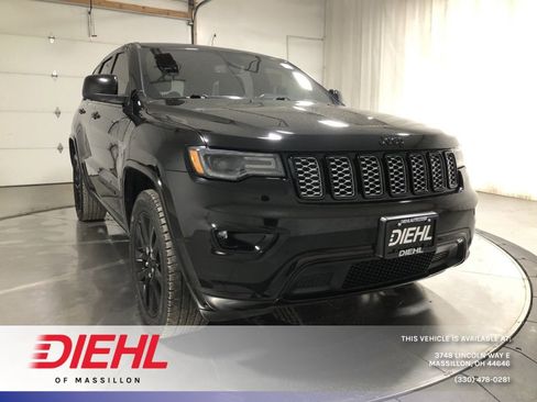 Used 2020 Jeep Grand Cherokee Altitude image 1