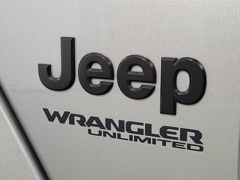 Used 2021 Jeep Wrangler Unlimited Sahara AWD/4WD image 8