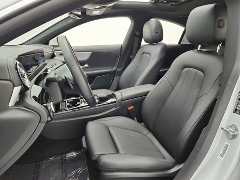 Used 2023 Mercedes-Benz CLA 250 image 13