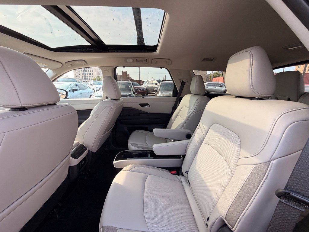 Certified 2026 Nissan Pathfinder SL w/ SL Premium Package FWD image 18