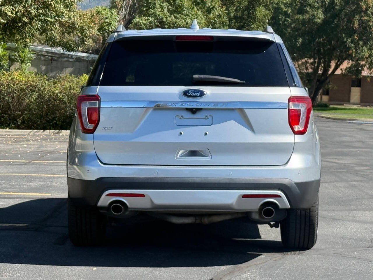 Used 2017 Ford Explorer XLT FWD image 4