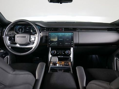 Used 2023 Land Rover Range Rover Long Wheelbase SE image 4