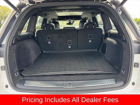 Used 2023 Jeep Grand Cherokee Overland w/ Luxury Tech Group IV AWD/4WD image 10