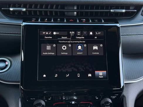 Used 2025 Jeep Grand Cherokee Altitude AWD/4WD image 39