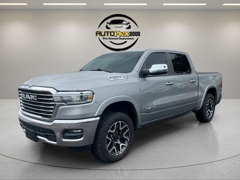 Used 2025 RAM 1500 Laramie AWD/4WD image 3