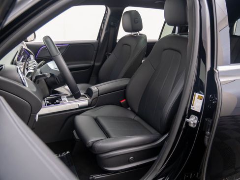 Used 2024 Mercedes-Benz GLB 250 4MATIC w/ Exclusive Package image 18