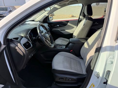 Used 2022 Chevrolet Equinox LT w/ Driver Convenience Package image 7