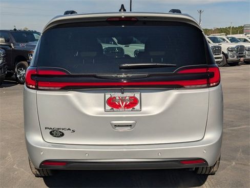 New 2026 Chrysler Pacifica Select image 6